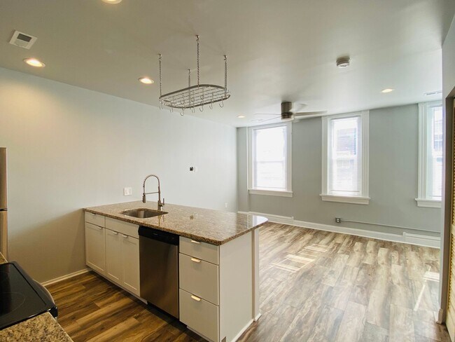 Building Photo - 3001 W Cary St