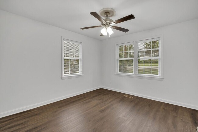 Building Photo - 242 S Lipona Rd