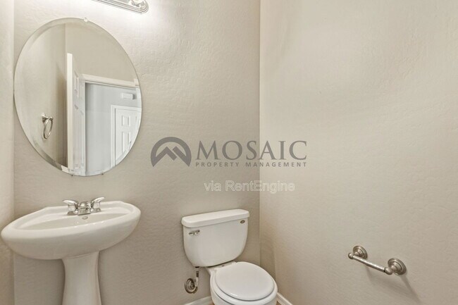 Building Photo - 4540 E Los Alamos St