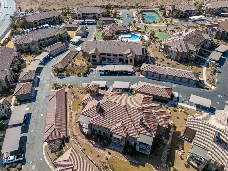 Building Photo - 810 S Dixie Dr