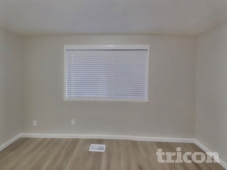 Building Photo - 2504 26th St SE