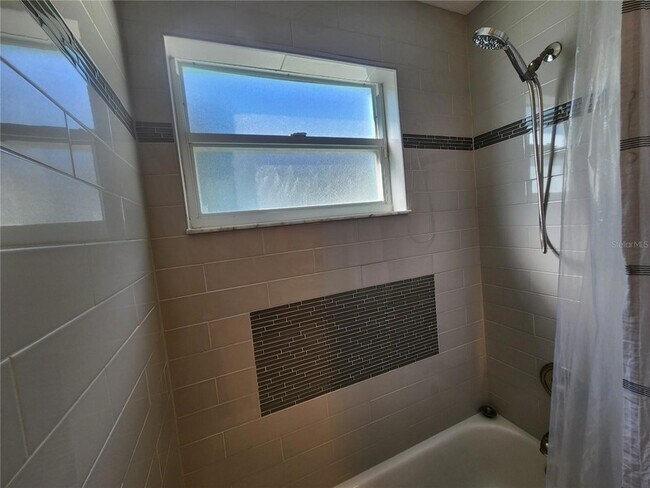 Building Photo - 6503 Fairway Gardens Dr