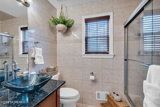 Building Photo - 1733 Melrose Ave