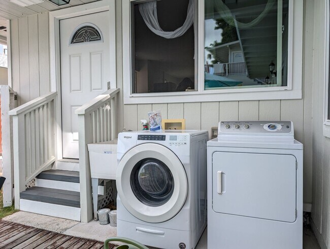 Building Photo - HINA30