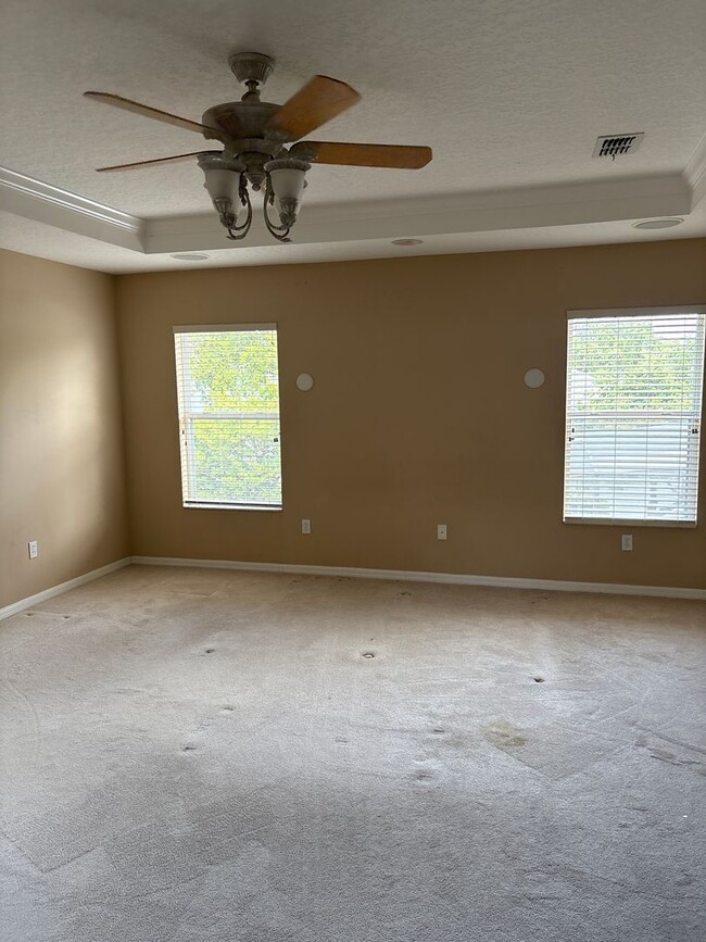 Building Photo - Stunning 6-Bedroom Pool Home in Desirable ...