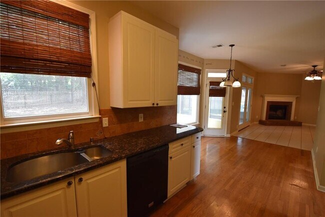 Building Photo - 629 Overhill Dr