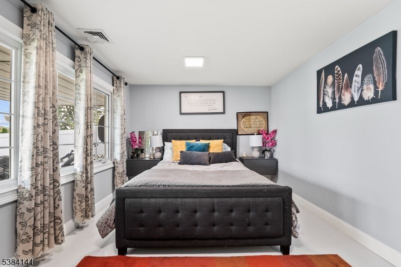 Building Photo - 231 Starmond Ave