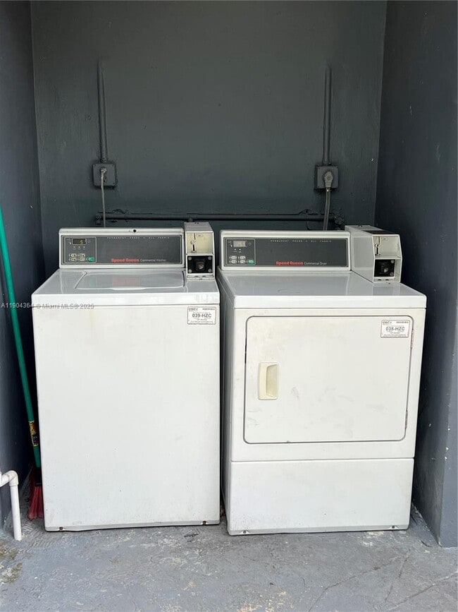 Building Photo - 5990 NE 4th Ct