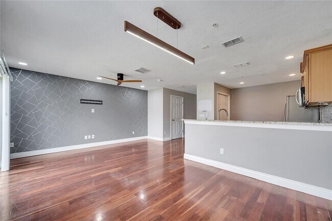 Building Photo - 200 Sterling Springs Ln
