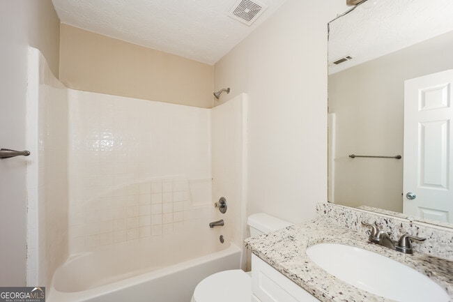 Building Photo - 9510 Lakeview Rd