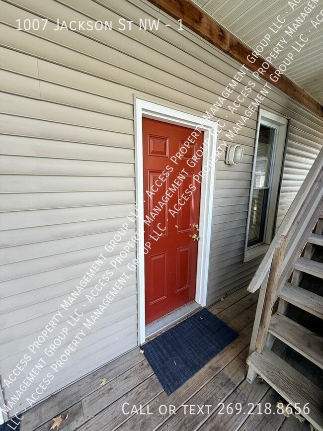 Building Photo - 1007 Jackson St NW