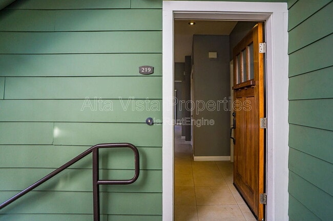 Building Photo - 3825 First Avenue