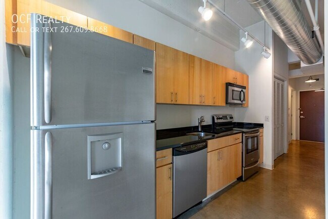 Building Photo - 412 S 13th St