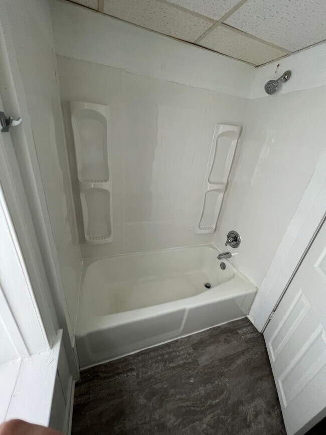 Building Photo - 2 bedroom 1 bathroom located in the heart of Carlisle