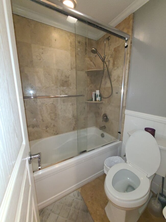 Building Photo - 1 bed 1 bath in UTC with great amenities Pool, hot tub, gym, underground parking.