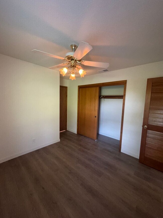 Building Photo - 2409 Candlewood Dr