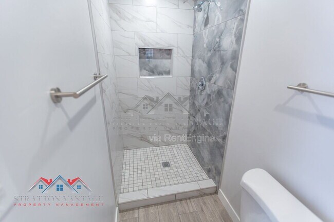 Building Photo - 2912 W Butler Dr