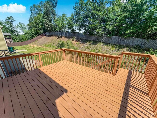 Building Photo - 6BR, 4BA, In-Law Suite