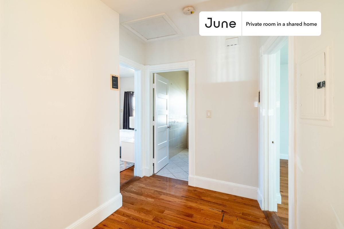 Building Photo - Room in Shared 7 bed/2 bath home
