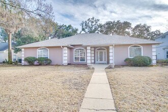 Building Photo - Festive Move-In Special! 4BR/3BA Lenox Gem...
