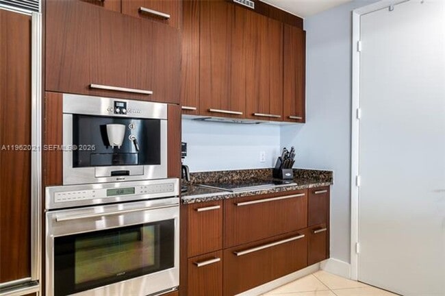 Building Photo - 15901 Collins Ave