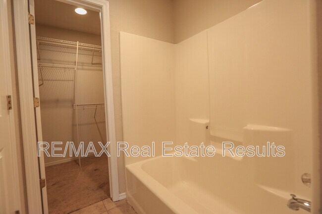 Building Photo - 3509 SW Deerfield Blvd