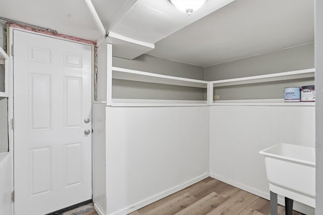 Building Photo - 198 Linden St