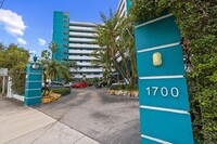 Building Photo - 1700 NW N River Dr