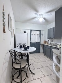 Building Photo - 7418 Meadow Cliff St