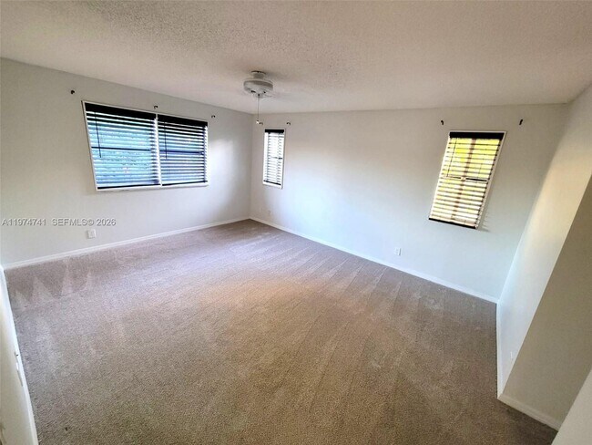 Building Photo - 723 Juniper Ln