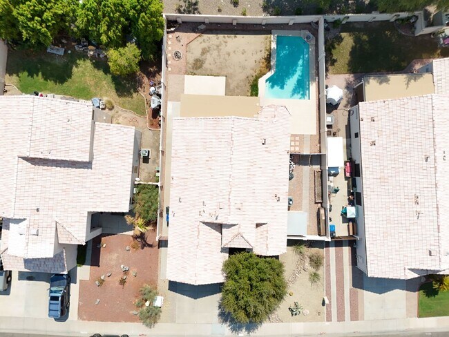 Building Photo - Garden Lakes retreat complete with private pool