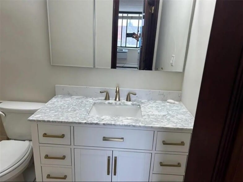 Master bathroom Vanity/Mirror - 9921 4th Ave