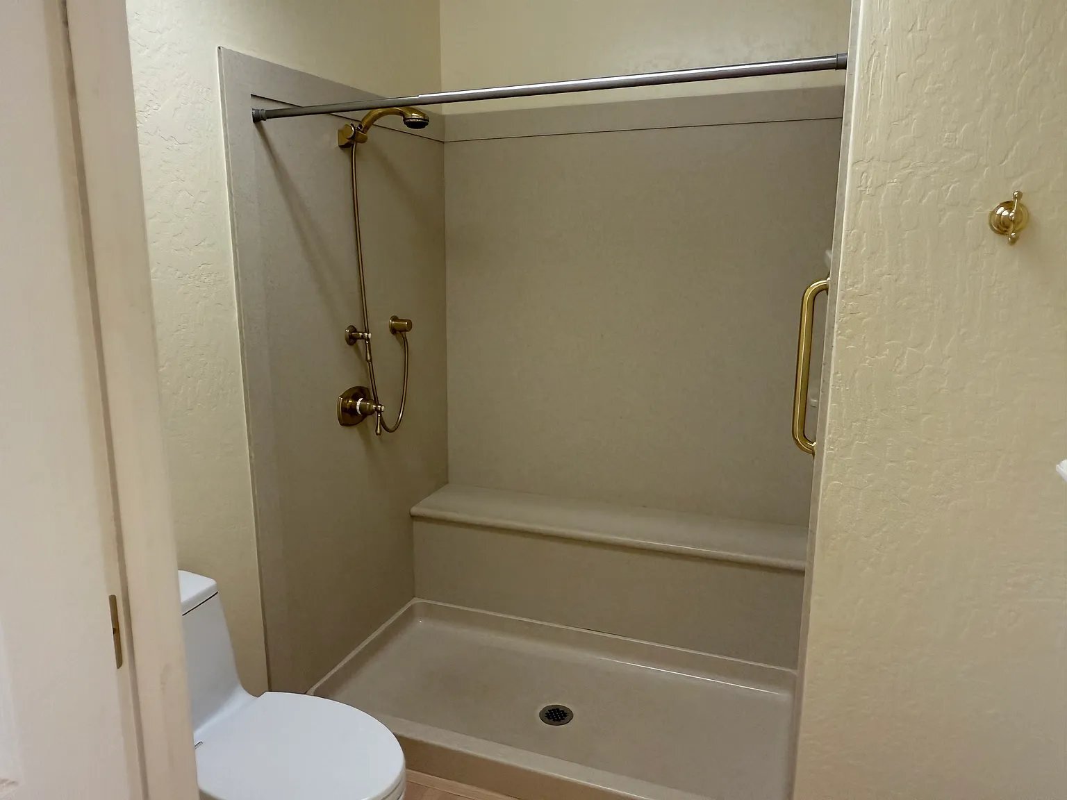 Building Photo - 504 Dogwood Dr