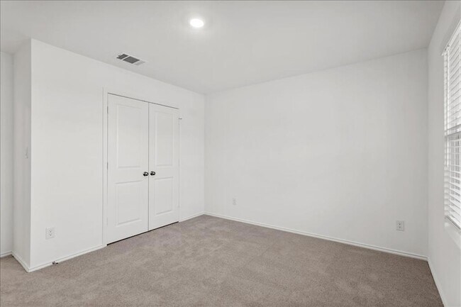 Building Photo - 212 Seven Seas Dr