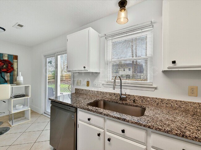 Building Photo - 8413 Red Setter Ln