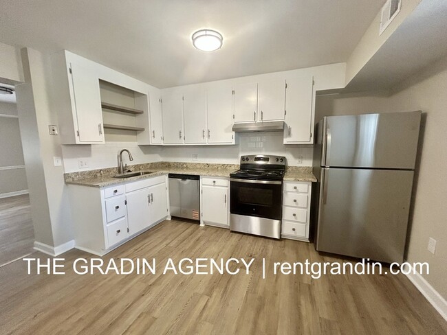 Building Photo - 1805 Grandin Rd SW
