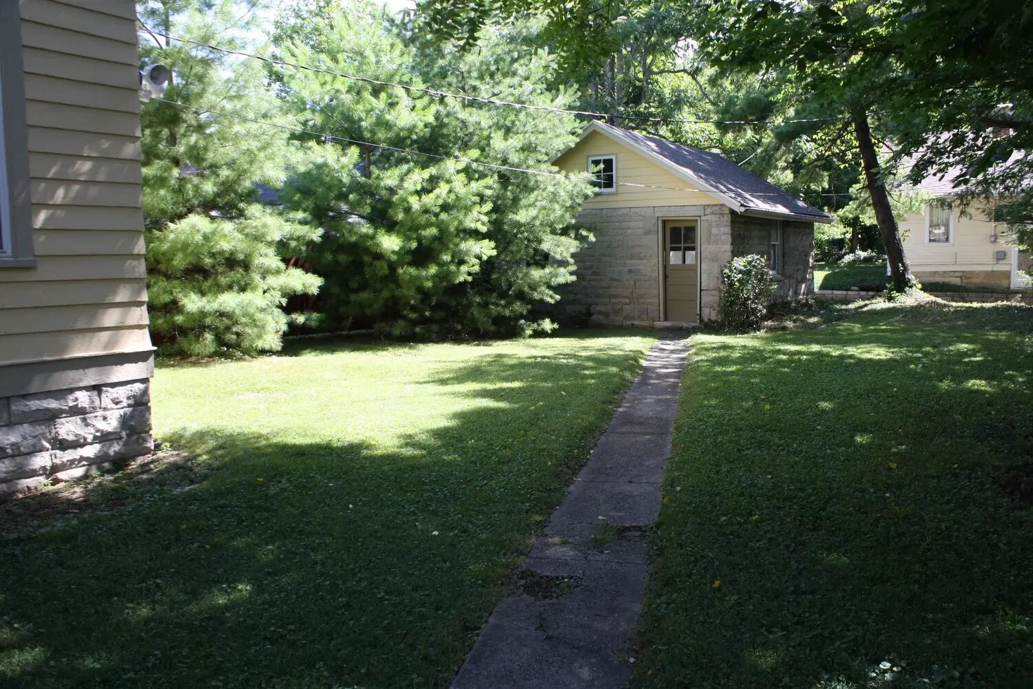 Building Photo - 519 S Fess Ave