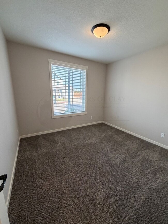 Building Photo - Great Location- Great Single Level House-  Don't Miss this!!!