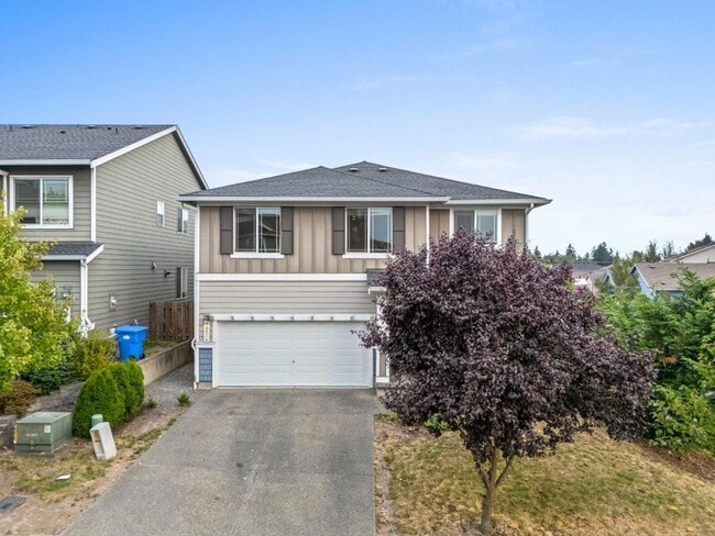 Building Photo - Spacious Spanaway Home w/ A/C & 5 Bedrooms...