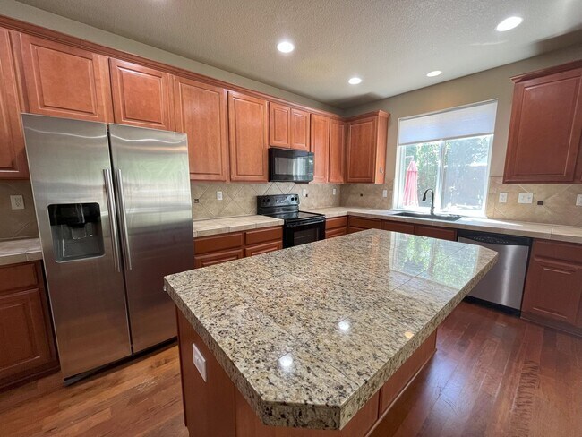Building Photo - Bright & Airy Home with Granite Kitchen, V...