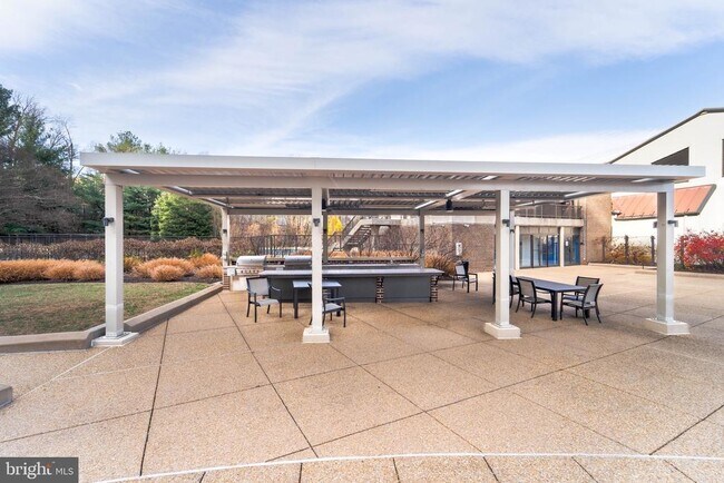 Building Photo - 1808 Old Meadow Rd