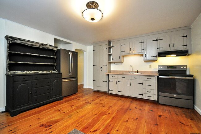 Building Photo - 22 Highland Ave