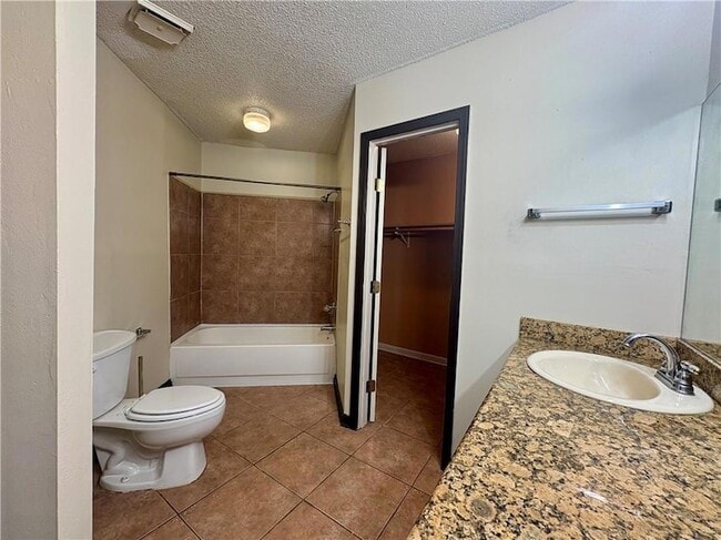 Building Photo - 1704 Admiral Nelson Dr