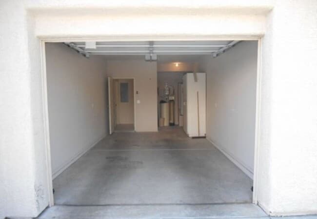 Building Photo - Long term - unfurnished ground floor condo