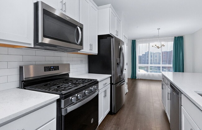 Building Photo - 1276 Lakepointe Dr