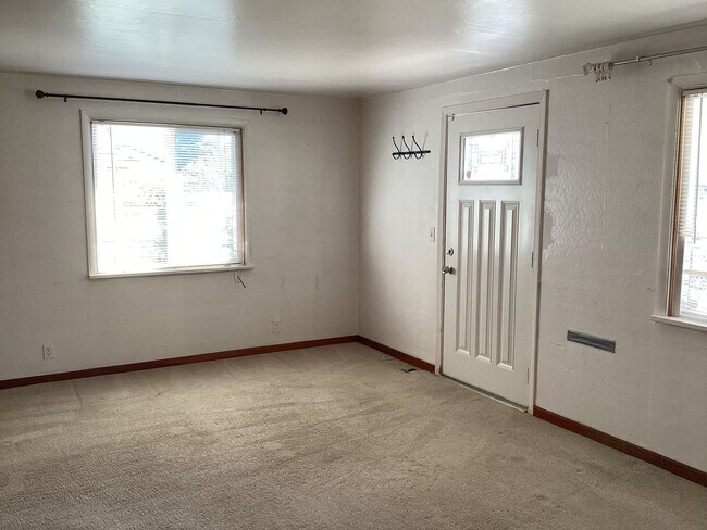 Building Photo - Charming 2BR Home with Spacious Yard, Detached Garage & Garden Oasis