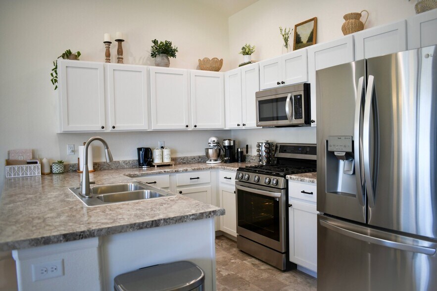 Building Photo - 916 Greenbrook Dr