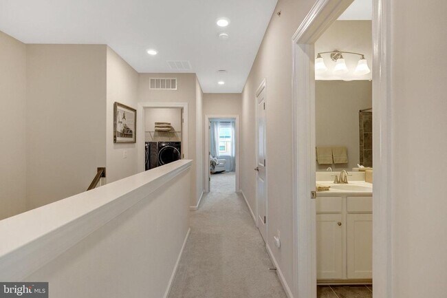 Building Photo - 45133 Kincora Dr