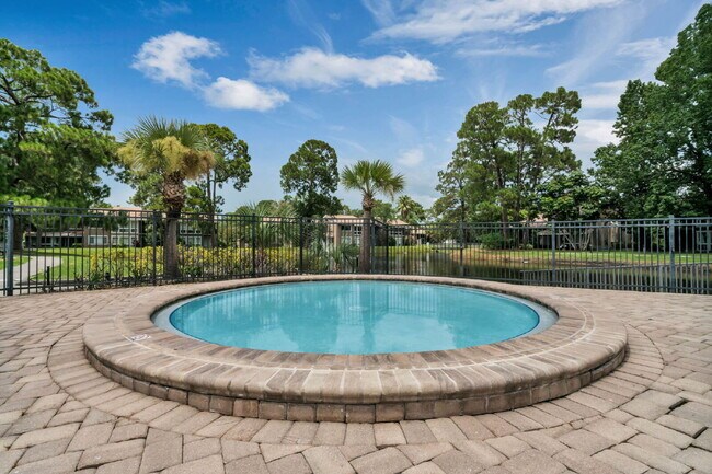 Building Photo - Fully Renovated 2-Bedroom Condo—Just 1 Mile from Universal!