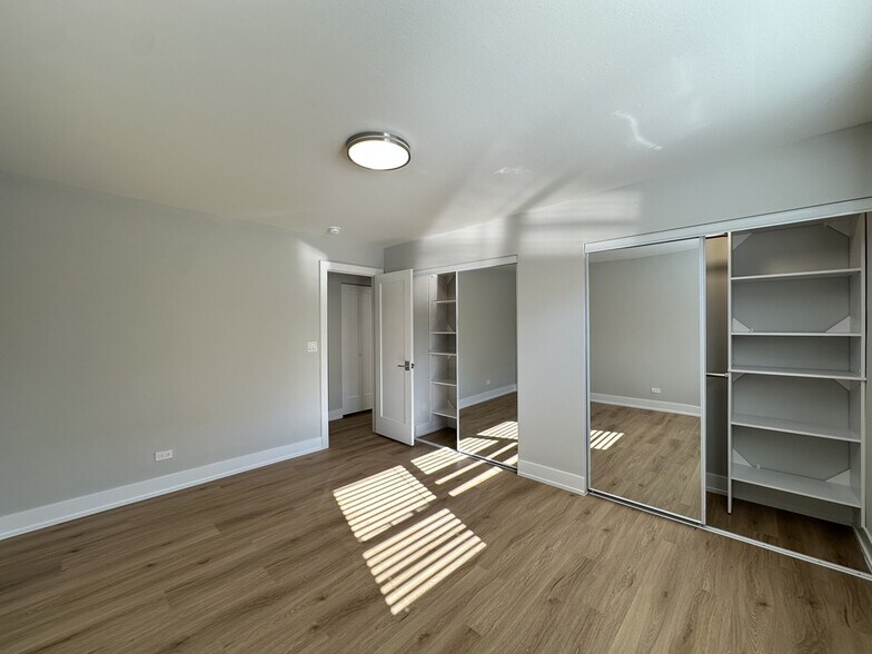 Building Photo - 535 W Aldine Ave